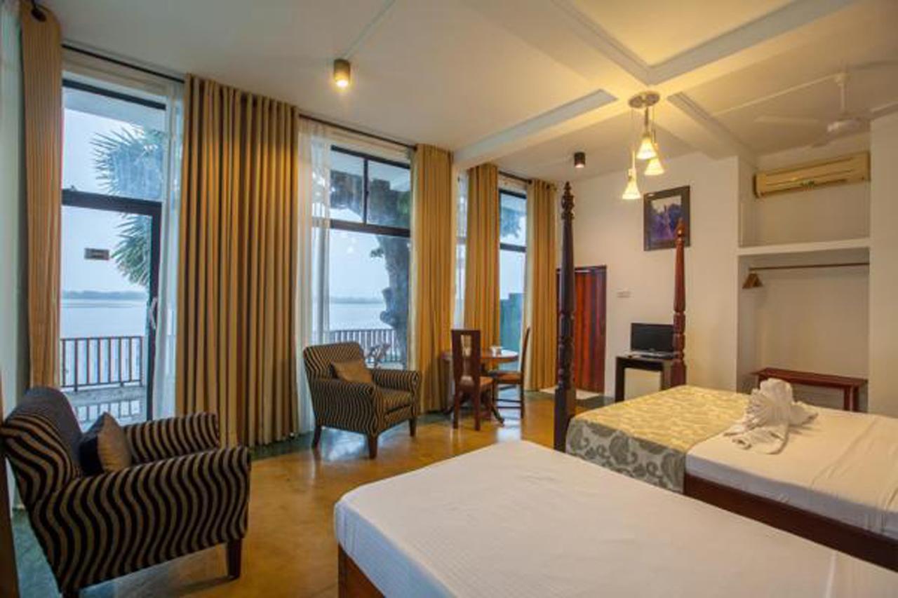 Oak Ray Lake Resort Tissamaharama Exterior photo