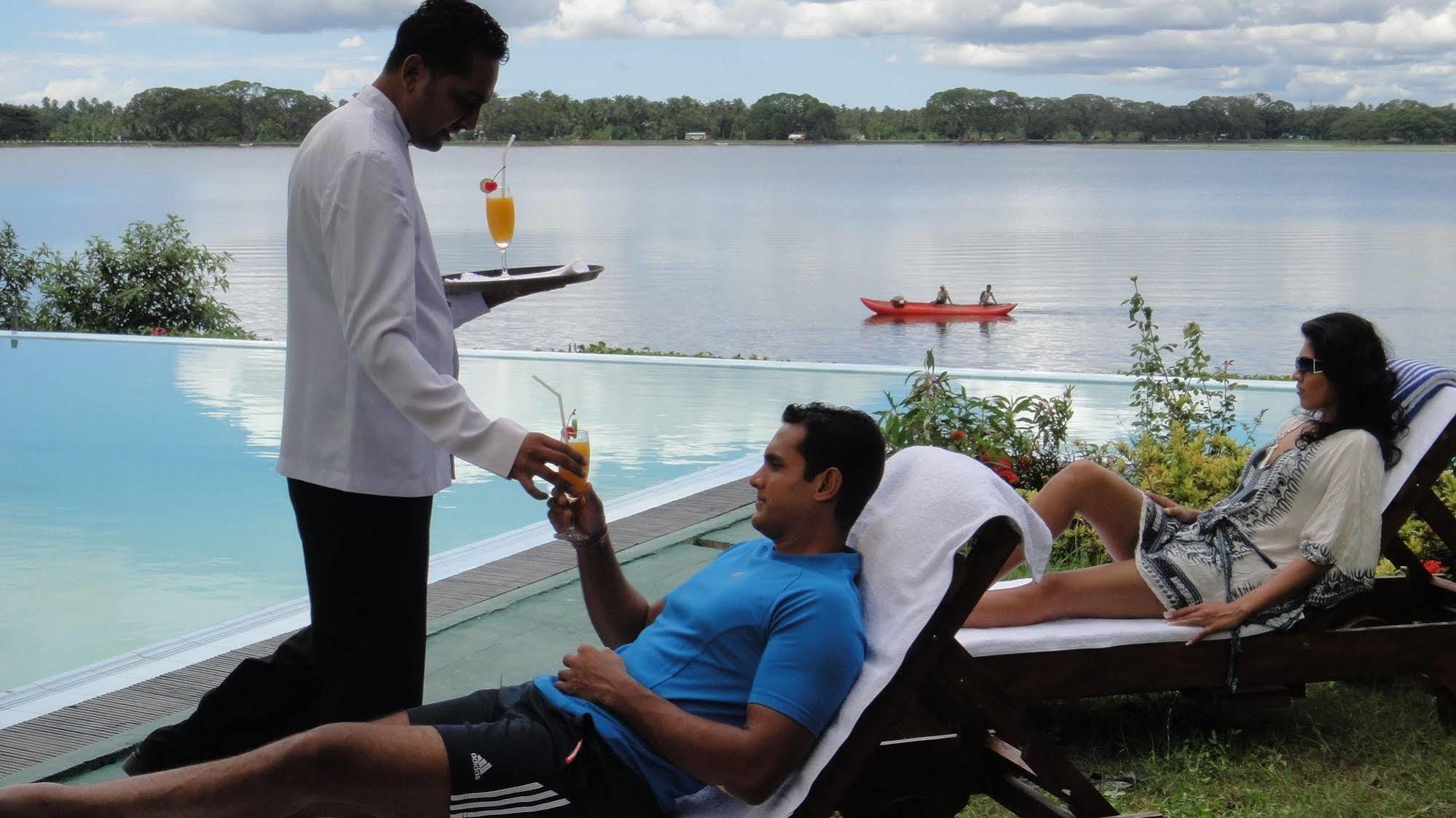 Oak Ray Lake Resort Tissamaharama Exterior photo